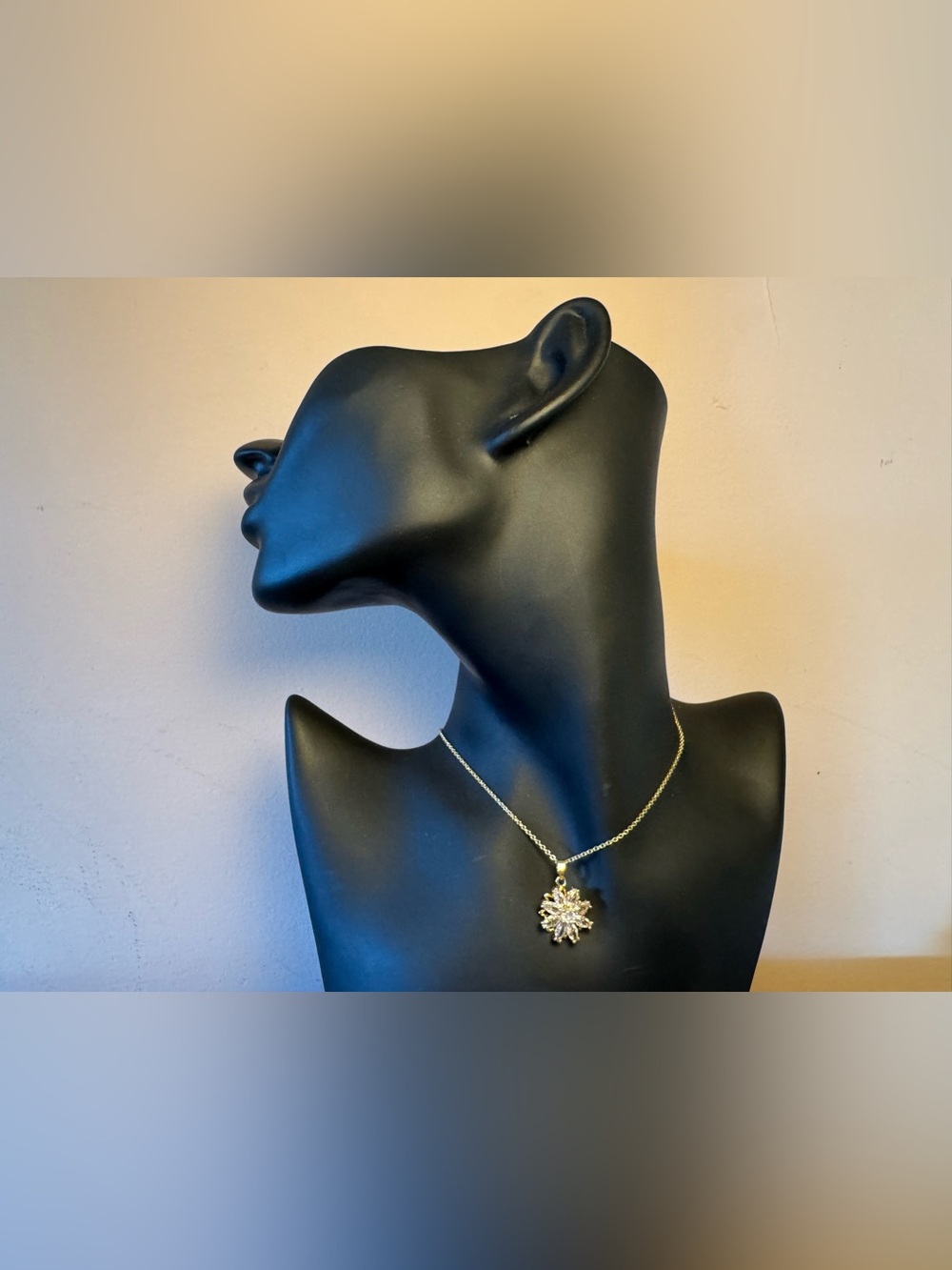 Gold Snowflake Pendant Spinner Necklace - Women Jewelry